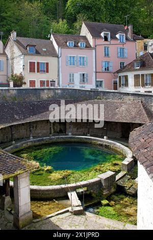 Fosse Dionne in Tonnerre, washing area at a karst spring with turquoise-blue water Stock Photo