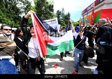 Venedig, Italy. 17th Apr, 2024. Demonstrators with Palestinian flags protest at the pre-opening in the Giardini on the grounds of the Art Biennale in Venice. The Biennale Arte opens on 20.04.2024 and runs until 24.11.2024. Credit: Felix Hörhager/dpa/Alamy Live News Stock Photo