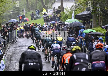 Huy, Belgium. 17th Apr, 2024. The pack of riders pictured in action during the men's race of the 'La Fleche Wallonne', one day cycling race (Waalse Pijl - Walloon Arrow), 199 km from Charleroi to Huy, Wednesday 17 April 2024. BELGA PHOTO ERIC LALMAND Credit: Belga News Agency/Alamy Live News Stock Photo