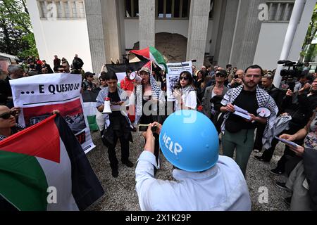 Venedig, Italy. 17th Apr, 2024. Demonstrators with Palestinian flags protest at the pre-opening in the Giardini on the grounds of the Venice Art Biennale. The Biennale Arte opens on 20.04.2024 and runs until 24.11.2024. Credit: Felix Hörhager/dpa/Alamy Live News Stock Photo