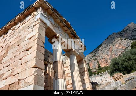 The Treasury of Athens or Athenian Treasure in Delphi. Delphi is ancient sanctuary that grew rich as seat of oracle that was consulted on important de Stock Photo