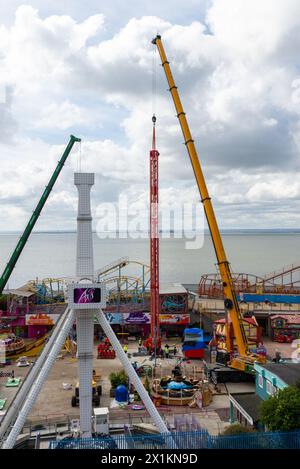 Cranes onsite in the Adventure Island pleasure park lifting the new Vertigo 38 Metre Tower Ride into position. Drop tower Stock Photo
