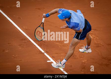 Barcelona, Spain. 17th Apr, 2024. Alex De Minaur (Australia) plays forehand shot against Rafael Nada (Spain) during a second round ATP 500 Barcelona Open Banc Sabadell 2024 match at Real Club de Tenis de Barcelona, in Barcelona, Spain on April 17, 2024. (Photo/Felipe Mondino) Credit: Independent Photo Agency/Alamy Live News Stock Photo