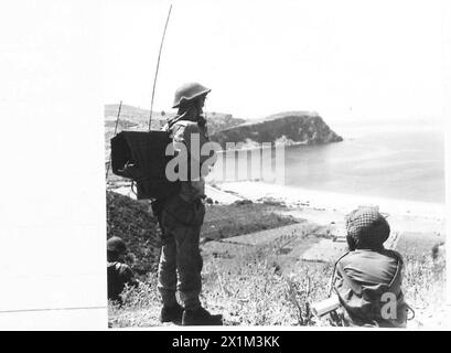 COMMANDOS RAID ALBANIA - General view of SPILJE bay, with Gnr. Knowles of St. Annes' Home, Herne Bay, in the foreground with a 'walkie-talkie' set on his back, British Army Stock Photo