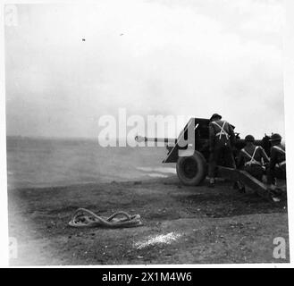 CHINESE MILITARY MISSION VISIT ANTI-TANK REGIMENT - One of the 17-pounder anti-tank guns in action, British Army Stock Photo