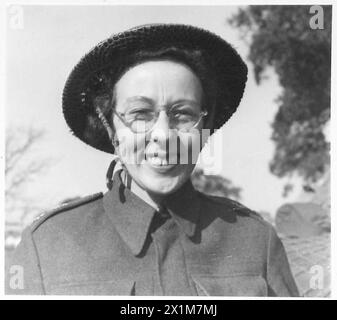 ITALY : FIFTH ARMYMODERN FLORENCE NIGHTINGALE ON THE ANZIO FRONT - Sister K.M. Shergold, of Victoria Road, Cowes, Isle of Wight, British Army Stock Photo