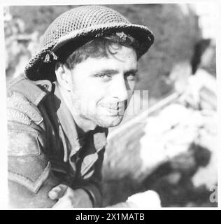 ITALY : EIGHTH ARMY ENTRY INTO ORTONA - L/Cpl. Jim Wilson of Grand Prairie, Alberta, ex-farmer, British Army Stock Photo
