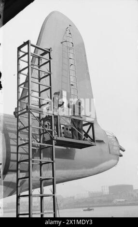 SUNDERLAND FLYING BOATS OPERATING WITH RAF COASTAL COMMAND - For introduction see CH.7233 Ground crew at work on the tail of a Sunderland flying boat, Stock Photo