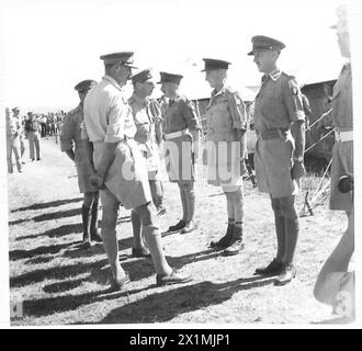 THE POLISH ARMY IN THE ITALIAN CAMPAIGN, 1943-1945 - King George VI meeting Senior Officers of the British 8th Army from units cooperating with the 2nd Polish Corps. Here he is seen chatting with Brigadier Stanley Arnott DSO, probably the RAMC. Castiglione del Lago airfield, 26 July 1944, British Army, Royal Army Medical Corps, Polish Army, Polish Armed Forces in the West, Polish Corps, II, George VI, King, Arnott, Stanley Stock Photo