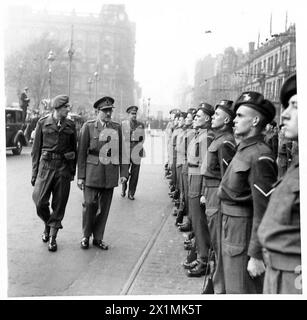 FIELD MARSHAL ALEXANDER & BROOKE VISIT NORTHERN IRELAND - Presentatioin of the Freedom of Belfast, British Army Stock Photo