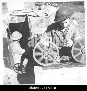 ITALY : FIFTH ARMYANZIO BRIDGEHEADTHE WORLD'S SMALLEST CINEMA - Pte. Brown re-winds and checks a spool of film in front of the 'Odeon ', British Army Stock Photo