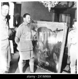 EIGHTH ARMY : GENERAL ALEXANDER INSPECTS ART TREASURES - General Alexander inspects one of the paintings, in the background is the picture 'Saint Jerome' by Bastolanmeo Di Giovanni, British Army Stock Photo