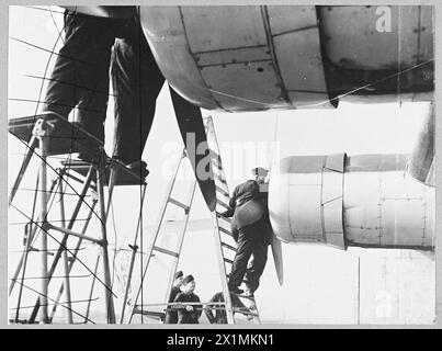 DEFEATING GERMANY'S KEY WEAPON : LIBERATOR v. U-BOAT - 9576 (Picture issued 1943) Routine 'D.I.' - daily inspection of a Liberator, Royal Air Force Stock Photo