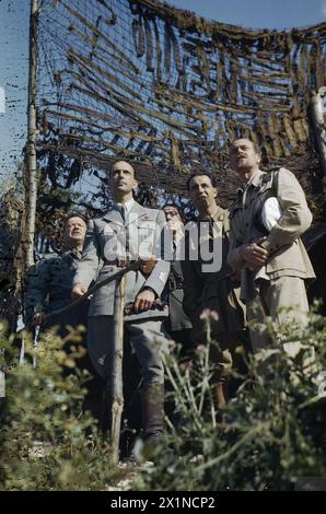 HRH PRINCE UMBERTO OF ITALY, MAY 1944 - HRH Prince Umberto of Italy and his staff in a camouflaged position watching Italian Troops on manoeuvres during the Prince's visit to the Italian Corps of Liberation, Sparanise, Italy, Umberto II, King of Italy, Italian Army Stock Photo
