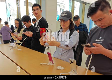 SHANGHAI, CHIAN - APRIL 18, 2024 - Customers experience various functions and features of Huawei's newly released Pura70 mobile phone at the Huawei fl Stock Photo