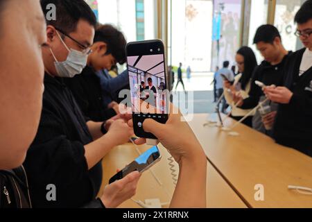 SHANGHAI, CHIAN - APRIL 18, 2024 - Customers experience various functions and features of Huawei's newly released Pura70 mobile phone at the Huawei fl Stock Photo