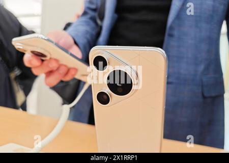 SHANGHAI, CHIAN - APRIL 18, 2024 - Customers experience various functions and features of Huawei's newly released Pura70 mobile phone at the Huawei fl Stock Photo