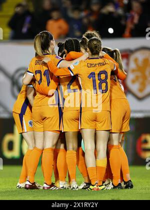 BREDA - (L-R) Damaris Egurrola of Holland Women, Sherida Spitse of Holland Women, Esmee Brugts of Holland Women, Lineth Beerensteyn of Holland Women, Kerstin Casparij of Holland Women, Dani'lle van de Donk celebrate the 1-0 during the European Championship qualifying match for women in group A1 between the Netherlands and Norway at the Rat Verlegh stadium on April 9, 2024 in Breda, Netherlands. ANP | Hollandse Hoogte | MAURICE VAN STEEN Stock Photo