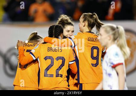 BREDA - (L-R) Victoria Pelova of Holland Women, Esmee Brugts of Holland Women, Lineth Beerensteyn of Holland Women, Dominique Janssen of Holland Women, Romee Leuchter of Holland Women celebrate the 1-0 during the European Championship qualifying match for women in group A1 between the Netherlands and Norway at the Rat Verlegh stadium on April 9, 2024 in Breda, Netherlands. ANP | Hollandse Hoogte | MAURICE VAN STEEN Stock Photo