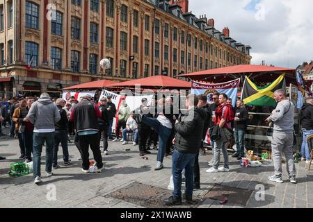 France. 18th Apr, 2024. © PHOTOPQR/VOIX DU NORD/PASCAL BONNIERE ; 18/04/2024 ; LILLE 18.04.2024 sport - football - ambiance chez les supporter d Aston Villa a Lille . PHOTO PASCAL BONNIERE/LA VOIX DU NORD Lille, France, april 18th 2024 Soccer/Aston Villa supporters in Lille Credit: MAXPPP/Alamy Live News Stock Photo