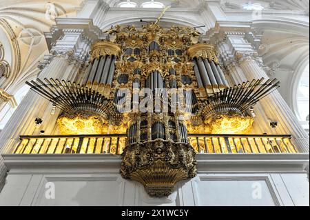 Organ, Cathedral of Santa Maria de la Encarnacion, Cathedral of Granada, Detailed view of a baroque church organ in gold and white, Granada Stock Photo