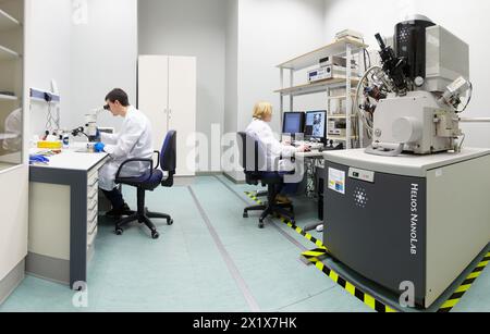 Focused-Ion-Beam FIB Nanofabrication Laboratory, Dual-Beam FIB, Helios NanoLabTM DualBeamTM, instrument combines high resolution imaging capabilities of an advanced SEM with the full set of tools for nano-structuring and nano-manipulation A high-resolution FIB column, advanced gas chemistry and a high precision mechanics of the instrument facilitate a new level in nano-device fabrication and characterization The FIB tool will help to explore new processes for the fabrication of functional nanostructures and nanodevices, complementary to other techniques such as Photo- and Electron-Beam Lithogr Stock Photo