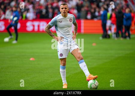 Lille, France. 18th Apr, 2024. LILLE, FRANCE - APRIL 18: Lucas Digne of Aston Villa prior to the Quarter-final Second Leg - UEFA Europa Conference League 2023/24 match between Lille OSC and Aston Villa at Stade Pierre-Mauroy on April 18, 2024 in Lille, France. (Photo by Matthieu Mirville/BSR Agency) Credit: BSR Agency/Alamy Live News Stock Photo