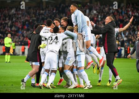 Lille, France. 18th Apr, 2024. LILLE, FRANCE - APRIL 18: Players of Aston Villa celebrate the victory during the Quarter-final Second Leg - UEFA Europa Conference League 2023/24 match between Lille OSC and Aston Villa at Stade Pierre-Mauroy on April 18, 2024 in Lille, France. (Photo by Matthieu Mirville/BSR Agency) Credit: BSR Agency/Alamy Live News Stock Photo