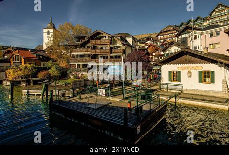 Wolfgangsee shipping pier, old town of St. Wolfgang in the morning light, Salzkammergut, Austria Stock Photo