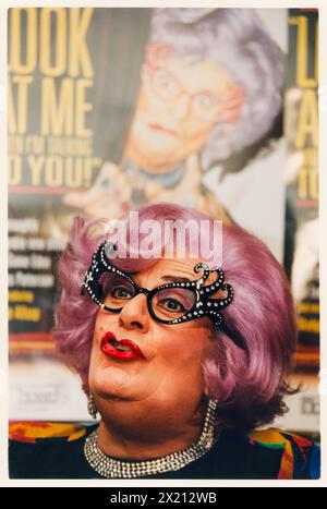 EDNA EVERAGE, CARDIFF, 1995: Dame Edna Everage (Barry Humphries) at New Theatre in Cardiff, Wales, UK, October 1995. Photograph: Rob Watkins Stock Photo