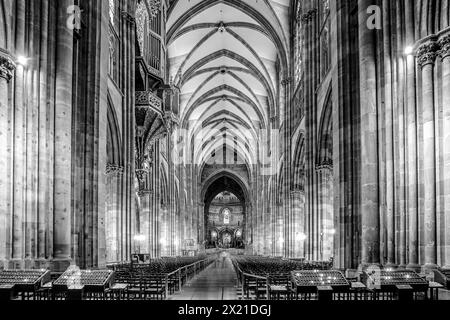 Interior shot of the nave of the Strasbourg Cathedral, Cathédrale Notre Dame de Strasbourg, Strasbourg, Alsace, France Stock Photo