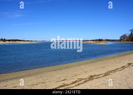 Shoreline of West Meadow Beach Historic District, peninsula of public parkland in northwestern Stony Brook in Suffolk County, New York Stock Photo
