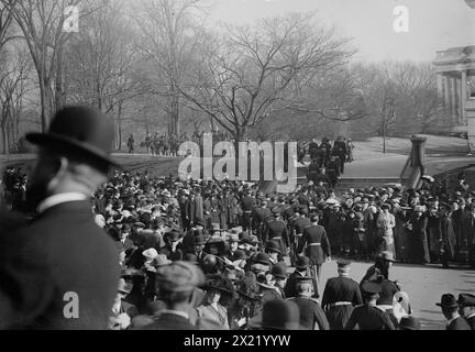 Officers going to Wh. House, between c1910 and c1915. Stock Photo