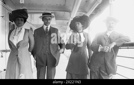 Mrs. G. Gould, Jay Gould, Marjorie Gould, and Geo. Gould, in boat deck, 1911. Stock Photo