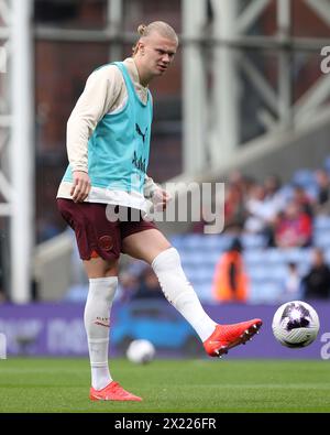 Erling Haaland of Manchester City warms up during the Nottingham Forest ...