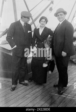 Antonio Scotti, Lucrezia Bori, Pasquale Amato, 1912. Shows Italian opera singers Antonio Scotti (1866-1936), Lucrezia Bori (1887-1960), Pasquale Amato (1878-1942) arriving in New York on Oct. 28, 1912. Stock Photo