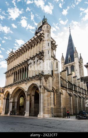 Notre-Dame de Semur-en-Auxois Cathedral, Dijon, Côte d&#39;Or department, Bourgogne-Franche-Comté, Burgundy, France Stock Photo