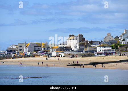 Lyme Regis, Dorset, UK. 19th Apr, 2024. UK Weather: Clear blue skies and bright sunshine at the seaside resort of Lyme regis. Visitors and locals look forward to a warm and sunny weekend as high pressure finally moves in after weeks of wind and rain. Credit: Celia McMahon/Alamy Live News Stock Photo