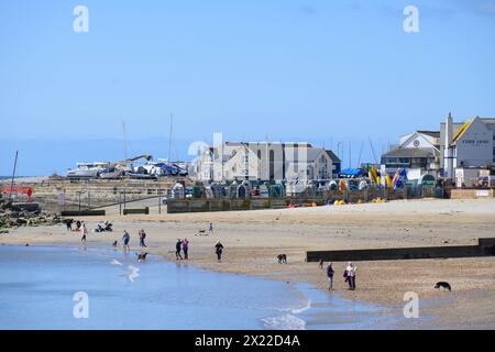 Lyme Regis, Dorset, UK. 19th Apr, 2024. UK Weather: Clear blue skies and bright sunshine at the seaside resort of Lyme regis. Visitors and locals look forward to a warm and sunny weekend as high pressure finally moves in after weeks of wind and rain. Credit: Celia McMahon/Alamy Live News Stock Photo