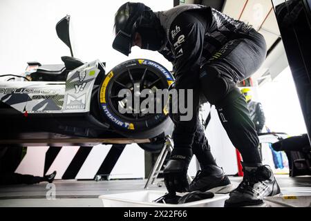 Imola, Italy. 19th Apr, 2024. Peugeot TotalEnergiesm mechanic, mecanicien during the 2024 6 Hours of Imola, 2nd round of the 2024 FIA World Endurance Championship, from April 18 to 21, 2024 on the Autodromo Internazionale Enzo e Dino Ferrari in Imola, Qatar - Photo Javier Jimenez/DPPI Credit: DPPI Media/Alamy Live News Stock Photo