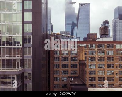 Buildings, water tanks and other structures in the Chelsea gallery district of New York on Thursday, April 11, 2024.  (© Richard B. Levine) Stock Photo