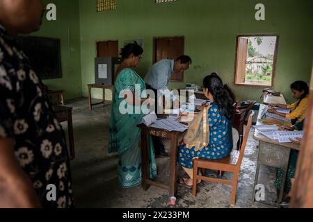 April 19, 2024: BOKAKHAT, INDIA - APRIL 19: Voters at a polling station to cast their votes during the first phase of the India's general elections on April 19, 2024 in Bokakhat, Assam, India. Nearly a billion Indians vote to elect a new government in six-week-long parliamentary polls starting today. (Credit Image: © David Talukdar/ZUMA Press Wire) EDITORIAL USAGE ONLY! Not for Commercial USAGE! Stock Photo