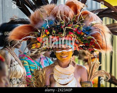 Girls in traditional costume, feather headdress, sing sing, Morobe Show, Lae, Papua New Guinea Stock Photo