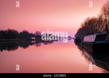 Winters sunset at the Gloucester and Sharpness canal at Slimbridge, perfect reflection showing of canal boats Stock Photo