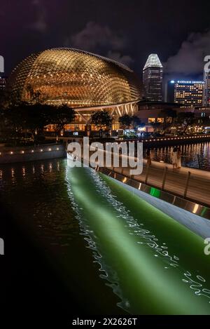 The Jubilee Bridge at night reflecting in the Singapore River and the Esplanade Concert Hall lit up at night in Singapore Stock Photo