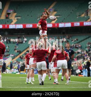 Twickenham, UK. 20th Apr, 2024. England Women practice their line-out's during the Womens' Six Nations match between England Women and Ireland Women at Twickenham Stadium, Twickenham, United Kingdom on 20 April 2024. Photo by Ken Sparks. Editorial use only, license required for commercial use. No use in betting, games or a single club/league/player publications. Credit: UK Sports Pics Ltd/Alamy Live News Stock Photo