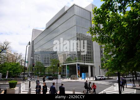 Washington, USA. 18th Apr, 2024. The main building (headquarters) of the World Bank in Washington. At this year's spring meeting of the International Monetary Fund (IMF) and the World Bank in Washington (USA), international representatives from politics and business are discussing the development of the global economy, inflation and reform plans at the World Bank, among other things. Credit: Bernd von Jutrczenka/dpa/Alamy Live News Stock Photo