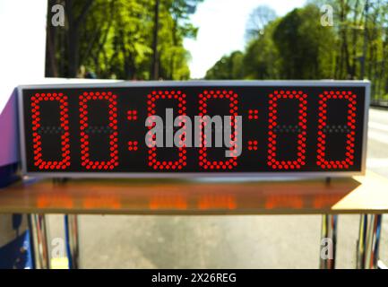 Sports electronic board on start. Countdown. Electronic stop watch, Digital  scoreboard. The concept of time is over, the beginning. Start Stock Photo