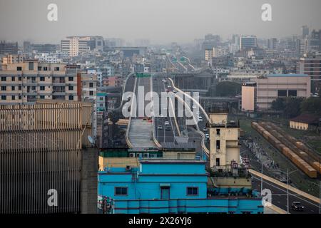 Dhaka, Bangladesh. 20th Apr, 2024. View of the Dhaka Elevated Expressway's Karwan Bazar ramp area in Dhaka city. (Photo by Sazzad Hossain/SOPA Images/Sipa USA) Credit: Sipa USA/Alamy Live News Stock Photo