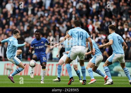 London, UK. 20th Apr, 2024. Moises Caicedo of Chelsea (25) in action. The Emirates FA Cup, semi final, Manchester City v Chelsea at Wembley Stadium in London on Saturday 20th April 2024. Editorial use only. pic by Andrew Orchard/Andrew Orchard sports photography/Alamy Live News Credit: Andrew Orchard sports photography/Alamy Live News Stock Photo